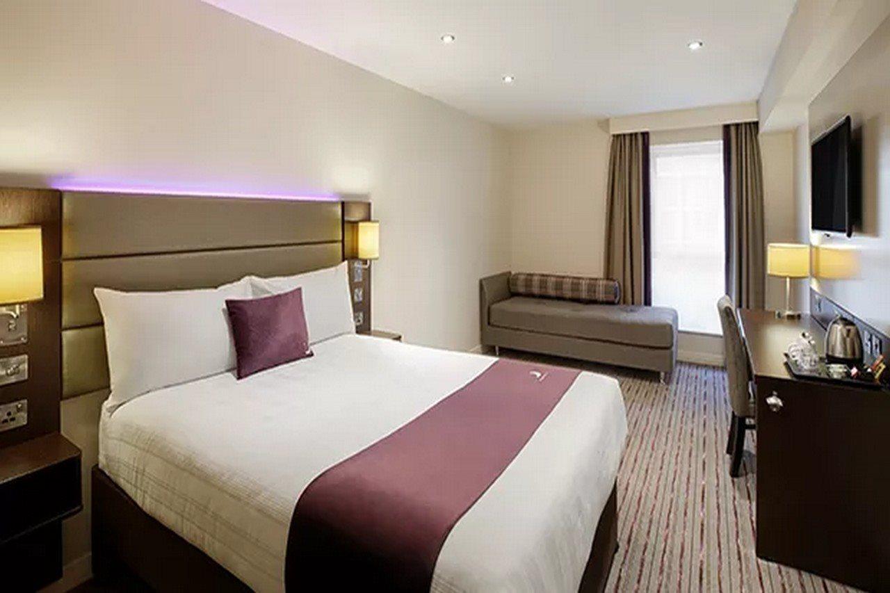 Premier Inn Manchester West Didsbury Esterno foto