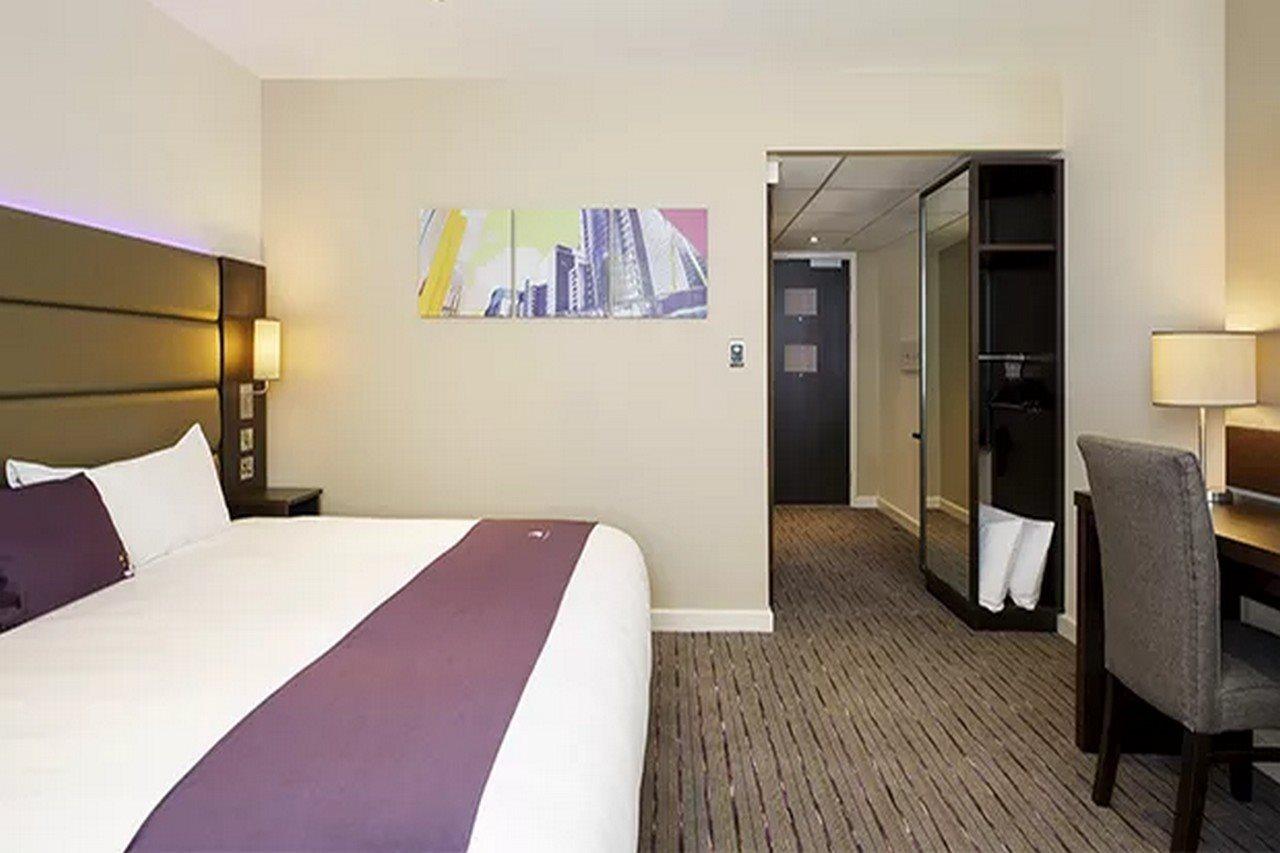 Premier Inn Manchester West Didsbury Esterno foto