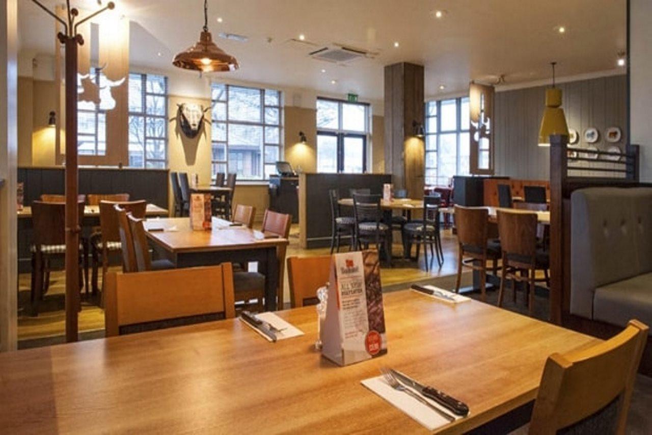 Premier Inn Manchester West Didsbury Esterno foto